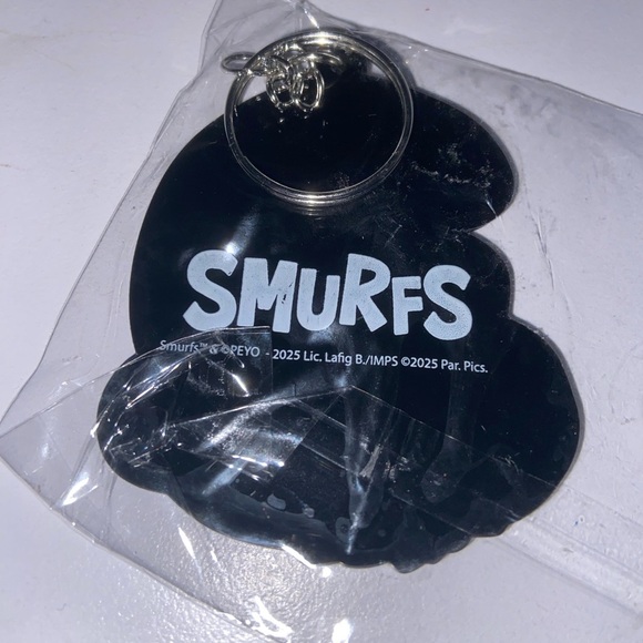 Papa Smurf Keychain – 2025 Official Smurfs Rubber Key Ring - Picture 2 of 2